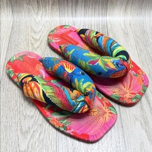 FARM RIO MULTI SCARF PUFFY FLIP FLOP